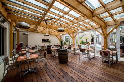 هتل مرکور بردیوکس چاتیو چارترنز