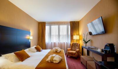 هتل مرکور بردیوکس چاتیو چارترنز