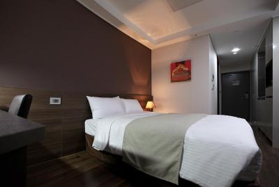 وربان پلاس گاننام