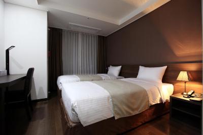 وربان پلاس گاننام