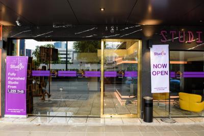 استودیو سوخومویت 18 بای آی چک این