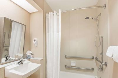 هاودرن سویتز بای ویندهام اُرلاندو لاک بونا ویستا