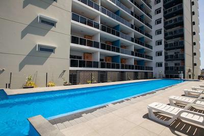 رامادا سویتز زن کوارتر داروین