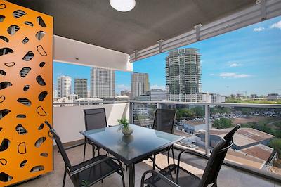 رامادا سویتز زن کوارتر داروین