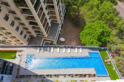 رامادا سویتز زن کوارتر داروین