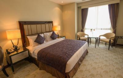 استراتو هتل بای وارویک