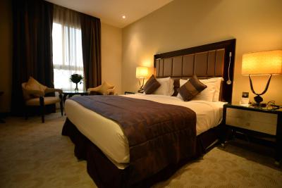 استراتو هتل بای وارویک