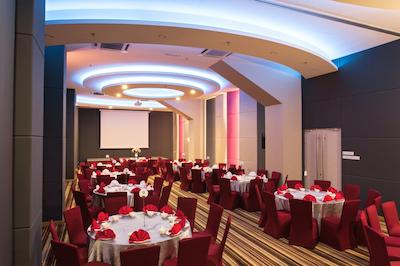 د استریتز هتل اند سویتز