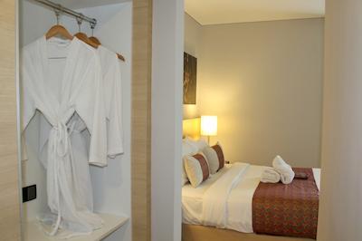 د استریتز هتل اند سویتز