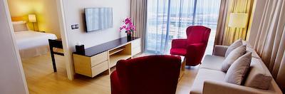 د استریتز هتل اند سویتز