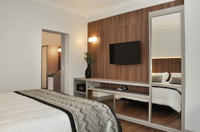 اسلاویرو اسنتیال بلومناو