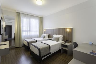 اسلاویرو اسنتیال بلومناو