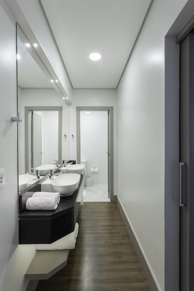 اسلاویرو اسنتیال بلومناو