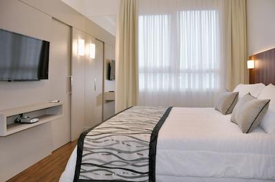 اسلاویرو اسنتیال بلومناو