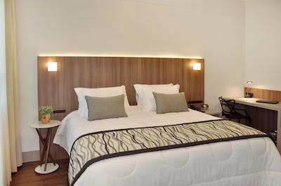 اسلاویرو اسنتیال بلومناو