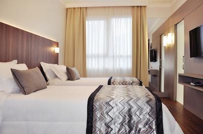 اسلاویرو اسنتیال بلومناو