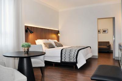 اسلاویرو اسنتیال بلومناو