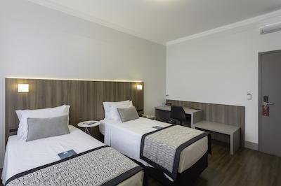 اسلاویرو اسنتیال بلومناو