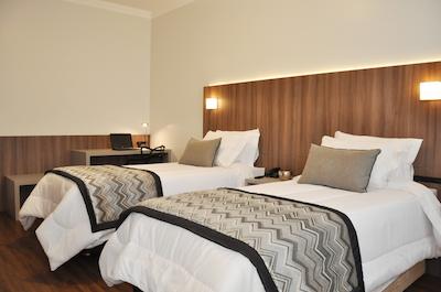 اسلاویرو اسنتیال بلومناو