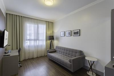 اسلاویرو اسنتیال بلومناو