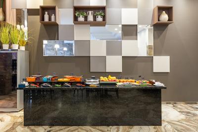 اسلاویرو اسنتیال بلومناو