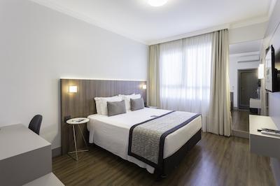 اسلاویرو اسنتیال بلومناو