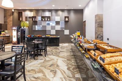 اسلاویرو اسنتیال بلومناو