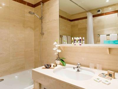 مرکور مارسیل سنتر پرادو هتل ولدرم