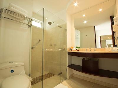 تاماک بیچ ریزرت هتل بای سرکتل