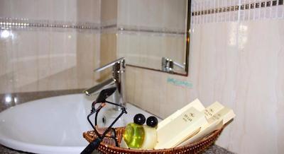 می لان هتل اند رستاورانت