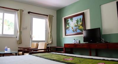 می لان هتل اند رستاورانت