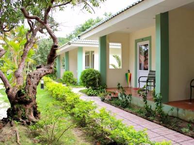 می لان هتل اند رستاورانت