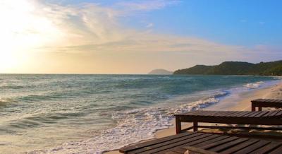 می لان هتل اند رستاورانت