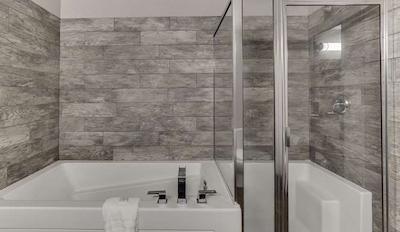 هم این اند سویتز ساسکاتون اسود