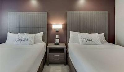 هم این اند سویتز ساسکاتون اسود