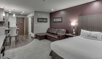 هم این اند سویتز ساسکاتون اسود