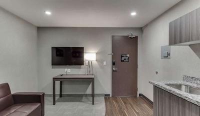 هم این اند سویتز ساسکاتون اسود