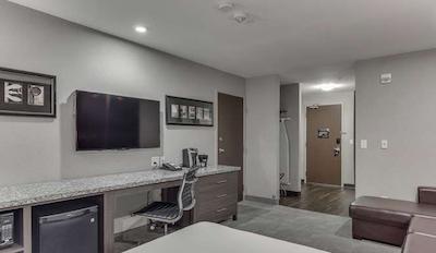 هم این اند سویتز ساسکاتون اسود