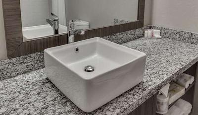 هم این اند سویتز ساسکاتون اسود