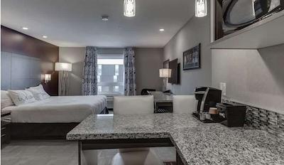 هم این اند سویتز ساسکاتون اسود