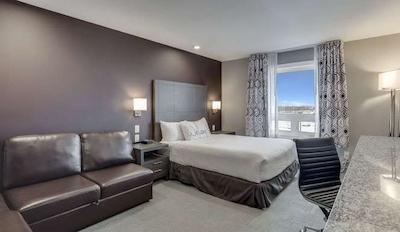 هم این اند سویتز ساسکاتون اسود