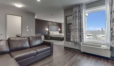 هم این اند سویتز ساسکاتون اسود