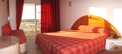 رسیدنس اینتوریست هتل