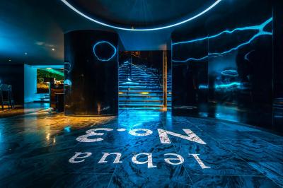 لبوئا ات استیت تاور