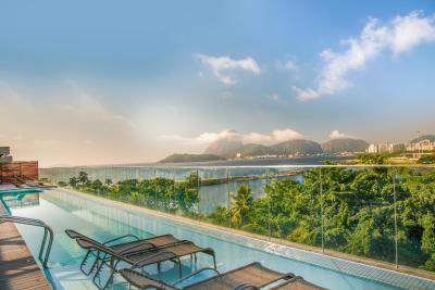 پردیجی هتل سانتز دومنت آیرپرت