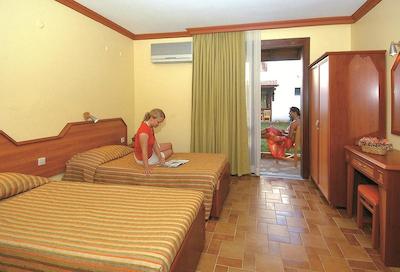 کلوب کاستالیا هالیدی ویلیج