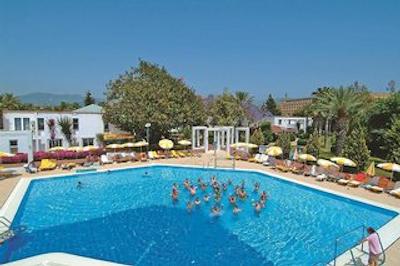 کلوب کاستالیا هالیدی ویلیج