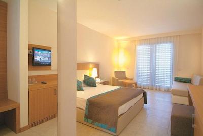 کلوب کاستالیا هالیدی ویلیج