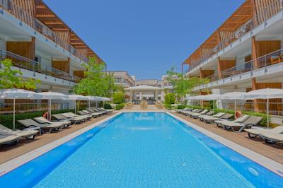 کلوب کاستالیا هالیدی ویلیج