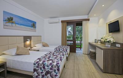 کلوب کاستالیا هالیدی ویلیج